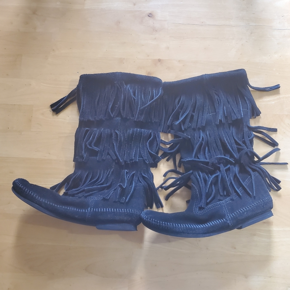 Minnetonka Black Suede Fringe Moccasin Boots SZ 7 - Picture 4 of 8